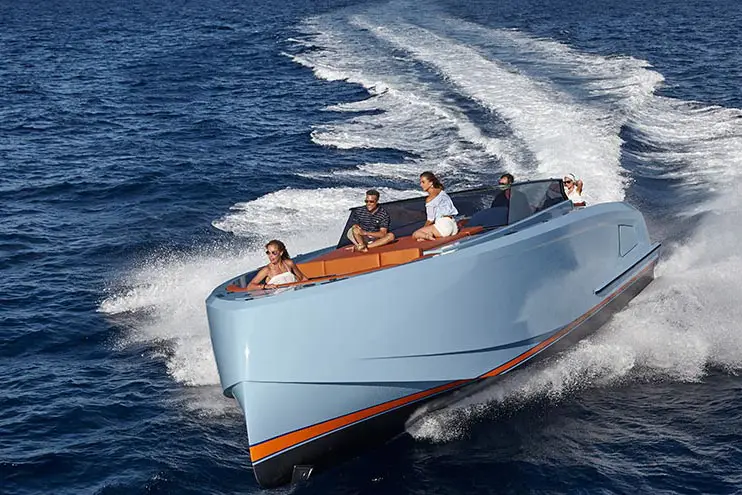 Vanquish VQ60, ponte principale — Sardinia Lux Yachts, Sardegna. Andature veloci e cale della Costa Smeralda a portata