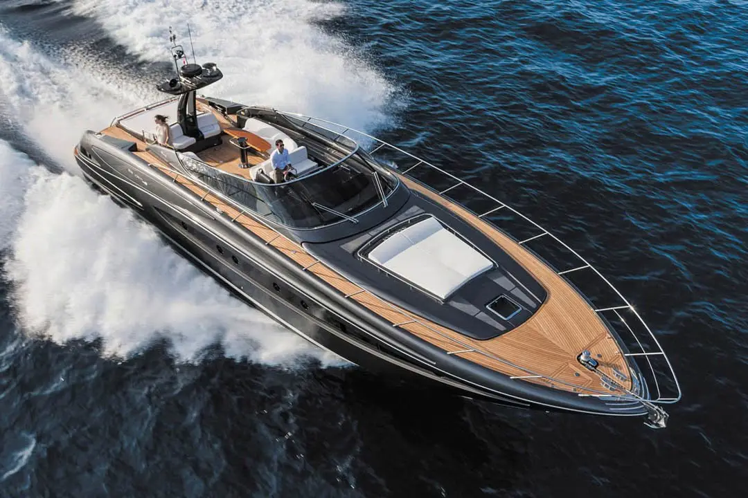 Virtus 63, esterno — Sardinia Lux Yachts, Sardegna. Linee Riva e tramonti lungo la Costa Smeralda