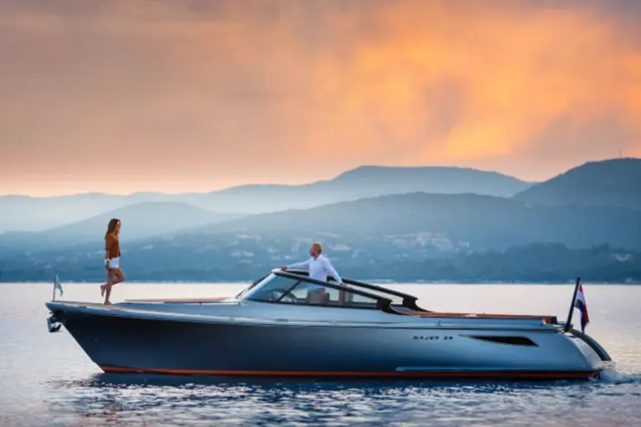 Wajer 38, esterno — Sardinia Lux Yachts, Sardegna. Uscite veloci lungo la costa, tra calette e tramonti