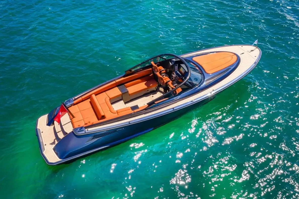 Wajer 38, ponte principale — Sardinia Lux Yachts, Sardegna. Uscite veloci lungo la costa, tra calette e tramonti