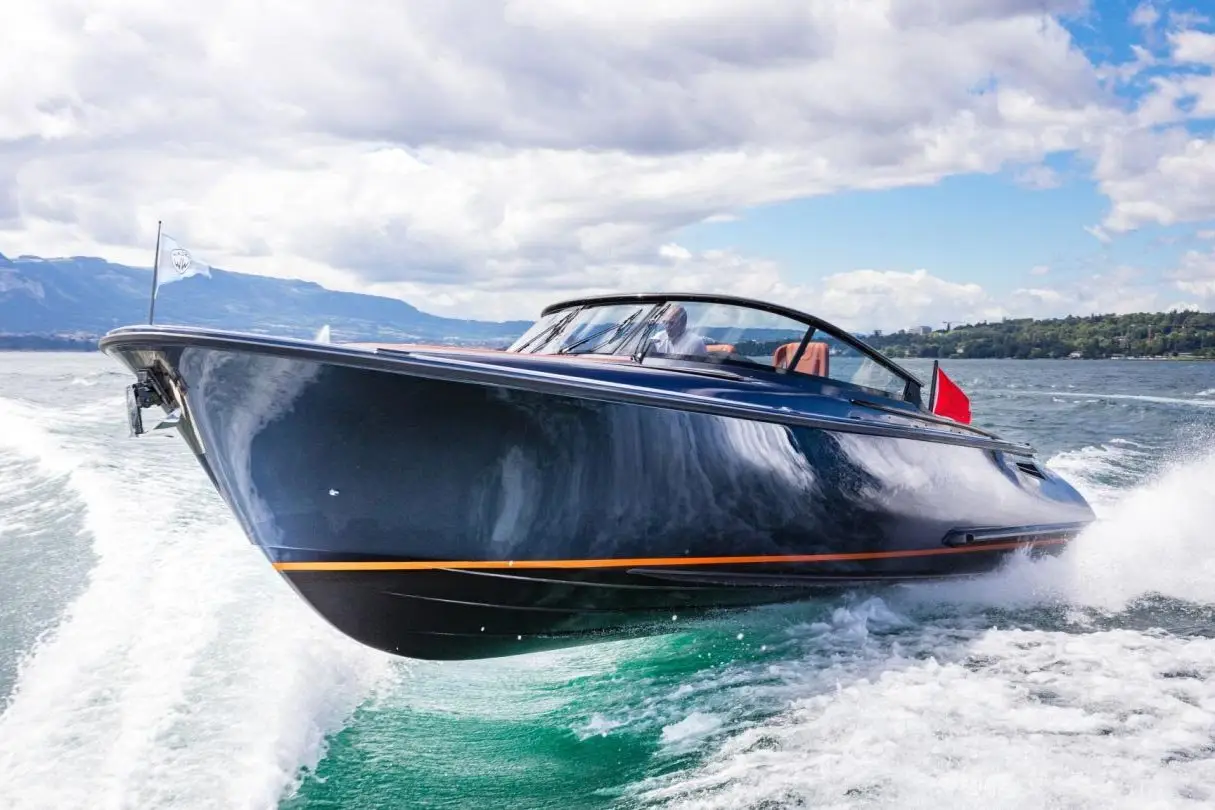 Wajer 38, pont arrière — Sardinia Lux Yachts, Sardaigne. Une coque rapide pour les criques de la Costa Smeralda