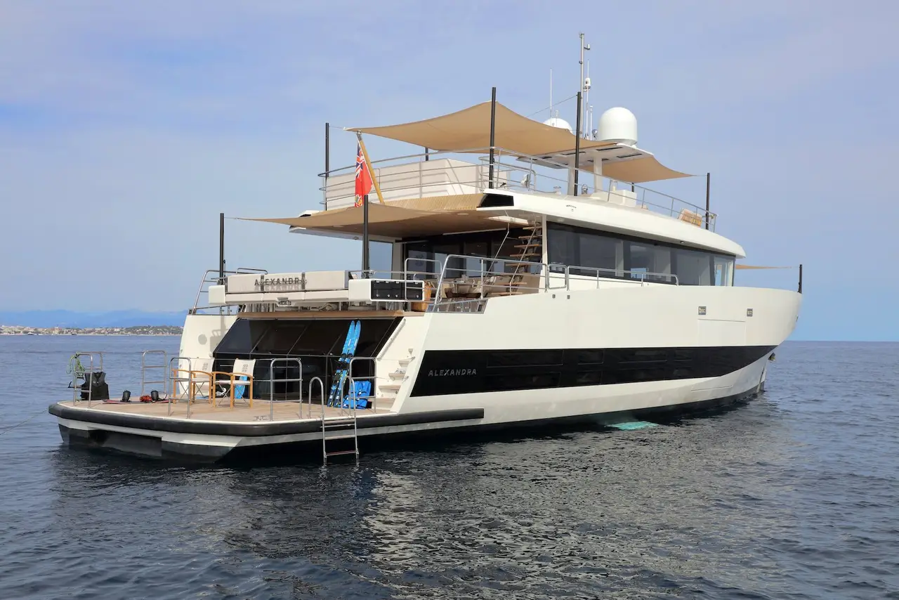 WallyAce 26, ponte di poppa — Sardinia Lux Yachts, Sardegna. WallyAce 26 — 26m